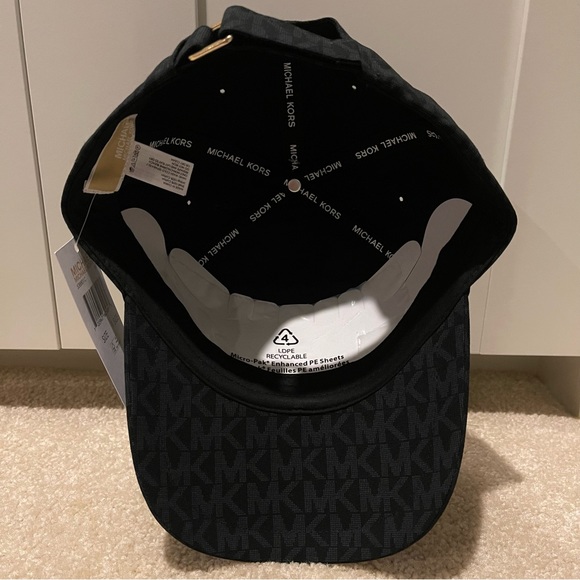 🏷️NWT🏷️ Michael Kors Hat - Picture 2 of 5